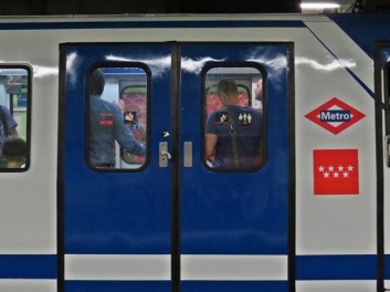metro-train