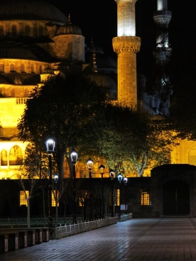 blue-mosque-by-night